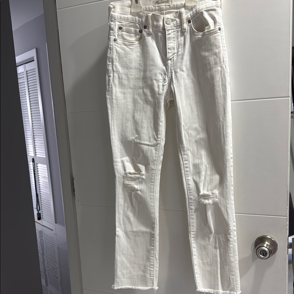 Madewell White Distressed Jeans
Alley straight